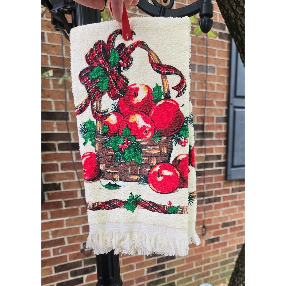 Vintage Holiday Time Christmas 2 Hand Towels Apples in Basket Plaid Bow Fringe
